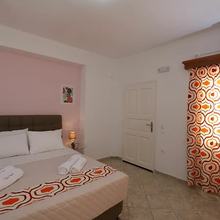 Libertad 3* Imerovigli (Santorini)